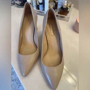 Beautiful neutral Antonio Melani pumps!